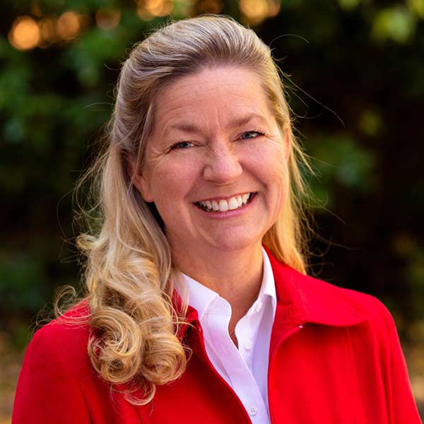 Debbie Daniel headshot