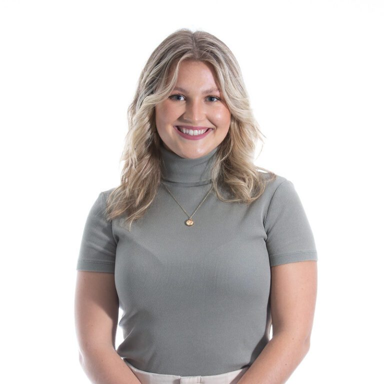Emma Husakiwsky headshot