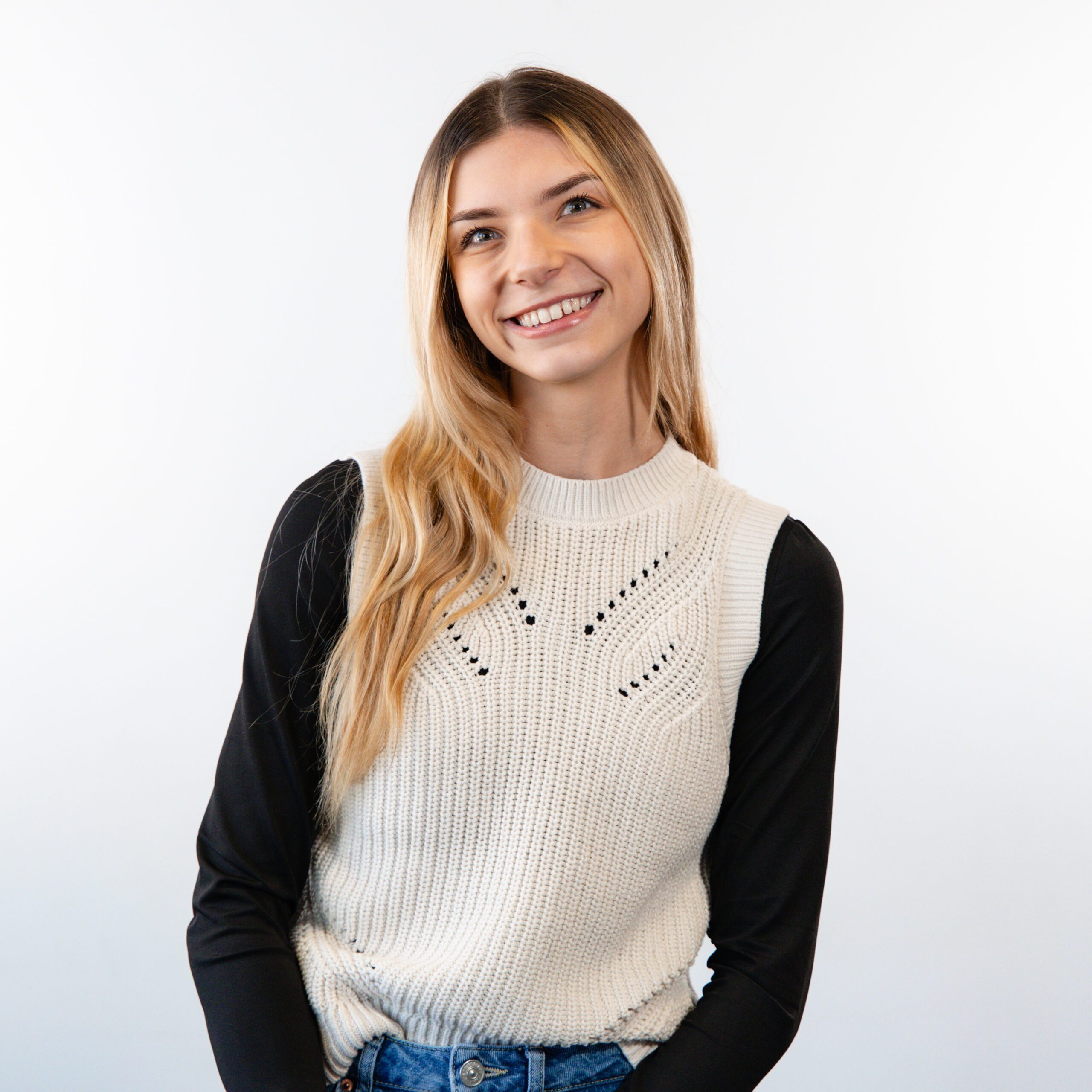Zoe Webb Headshot