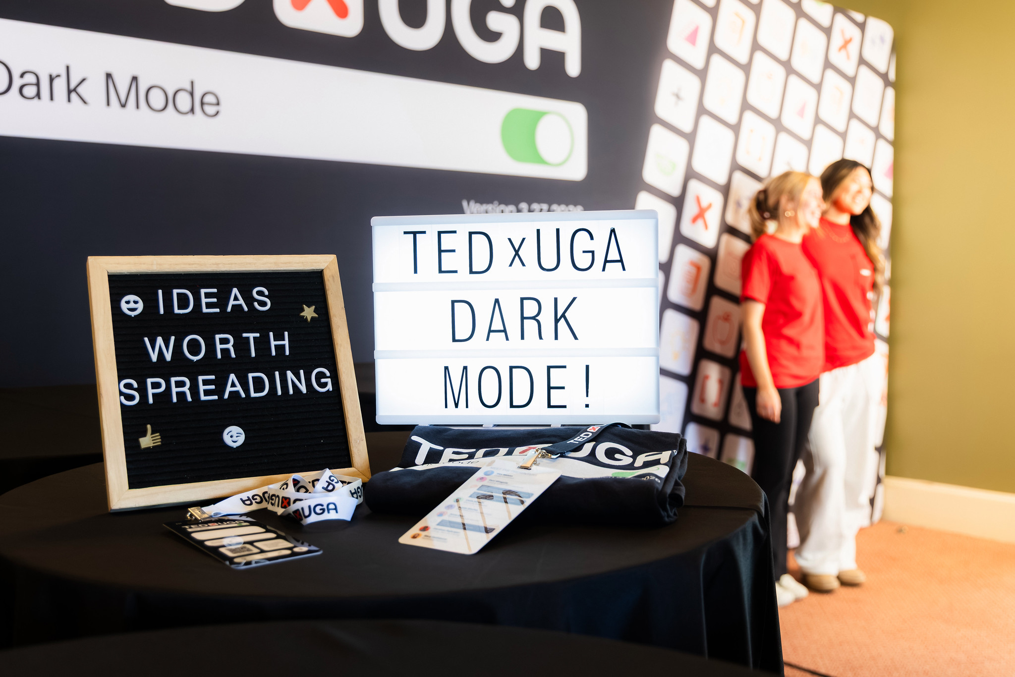 Photo Wall and Table at Dark Mode 2026